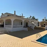 Bnb Homes Luxurious Villa Stardust With Swimming Pool & Bbq For Family Fun