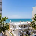Stylish Modern Beachside Apartment With Pool & Seaview