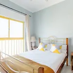 Cozy And Sunny Coastal Escape With Stunning Views