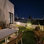 Airy 3Br, Ac, Garden, 2Min Strip, 8Min Oura Beach