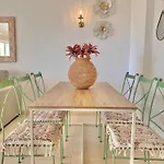 Lovely Beachfront Apartment With Aircon/Wifi