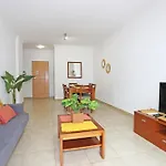 A04 - Large Modern 1 Bed Apartment With Pool