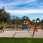 Green D Apartment - Luxurious & Playground & Garage