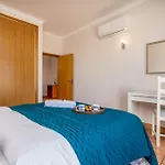 Host Wise - Bright & Stylish Lagos Flat With Pool