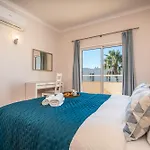Host Wise - Bright & Stylish Lagos Flat With Pool