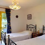 Comfortable House In Guia With Shared Pool
