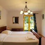 Comfortable House In Guia With Shared Pool