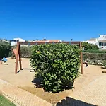 Ferienvilla Mit Pool, Garten Und Kinderspielplatz