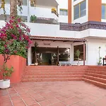 Red Velvet 1 Bdr Flat With Balcony By Lovelystay
