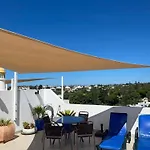 Lily - Fabulous 1-Bed Apt With Roof Terrace