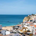 12A Travessa Da Nau - Modernised Yet Traditional