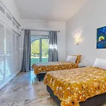 Golfinhos - Magnificent & Spacious 5 Bedroom Villa
