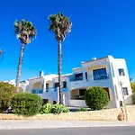 99B Hibiscus - Spacious 2-Bedroom Apartment With Pool Views