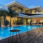 Villa 2 Rua Das Palmas - Luxurious, Stylish & Modern