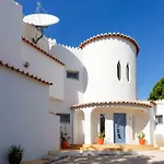 66 Adm Clara - Beautifully Renovated Villa