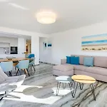 Ocean View 2 Bdr Flat With Balcony By Lovelystay