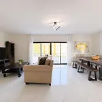 House With Jacuzzi Near The Beach #1960