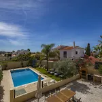 Villa Fiol - Spacious Vale De Parra Villa
