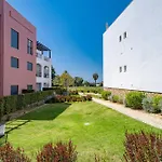 Modern And Spacious Holiday Apartment, Cabanas