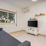 Hostwise - Bright & Comfortable Flat