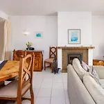 Apartment With Large Roof Top Terrace & Great See Views