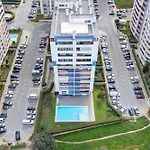 Bright 1 Bdr Flat With Pool & Balcony By Lovelystay