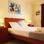 Oura Sunrise - Piscina, Praia E Diversao!