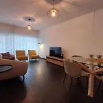 Deluxe Apartment By Bguest