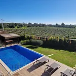 Villa Mit Pool Und Grossem Garten