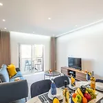 Modern Apartment, Sleeping 4