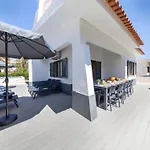 Modern 6 Bedroom Villa