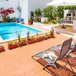 Villa With Heatable Pool
