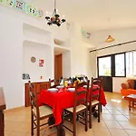 Charming Villa In Albufeira
