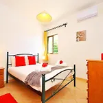 Charming Villa In Albufeira