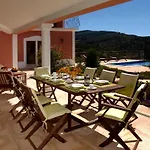 Luxurioese Privatvilla Mit Infinity Pool