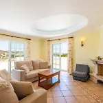 Villa Mendes - Walking Distance To The Beach