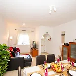 Stylish Oasis Park Apartment