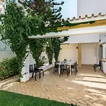 Villa Almanda - Spacious Villa Perfectly Located Between Albufeira Marina And The Old Town