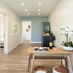 Ayo Apartment