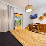 2 Bed-Sleeps 4-Vilamoura Beach-Pool-Spa-Balcony