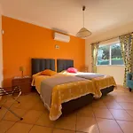 Villa Eber - Independent 1 & 2 Bedroom Apartments, Pool, Air Con, Fast Wi-Fi, Near Old Town Of Albufeira And Beaches