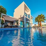 Elegant Villa In Armacao De Pera