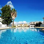 Jamaica Apartment Retreat