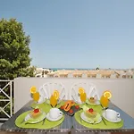 Jamaica Apartment Retreat