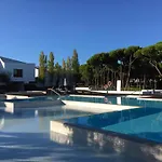 Ferienhaus In Olhos De Agua Mit Gemeinschaftspool Und Schoener Aussicht
