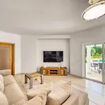 838 Villa Larissa