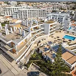 Stunning Pool Side 1 Bedroom Apt At23