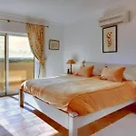 Ferienhaus In Estombar Mit Privatem Pool