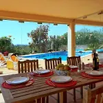 Ferienhaus In Estombar Mit Privatem Pool