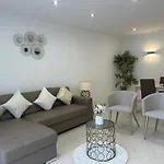 Amazing Apartment With Swiming Pool